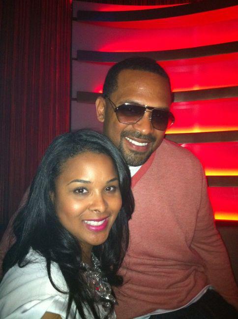 Meet Mike Epps’ beautiful wife Michelle Epps aka Mechelle Epps or Michele McCain, she was with her husband at the premiere of Haunted House 2 and joined him at the after-party at Lucky Strike in Downtown L.A where a woman who claimed of having a prior romantic relationship with Epps said the actor punched her in the face. #mechelleepps #mikeepps #michelleepps #mechellemccain